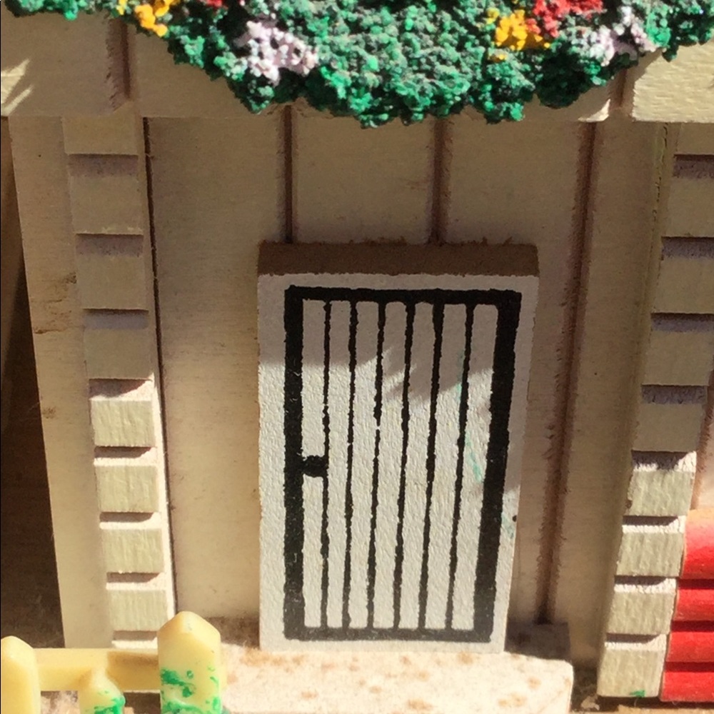 Music Jewelry Box Swiss Chalet Adorable PLAYS - Picture 6 of 15